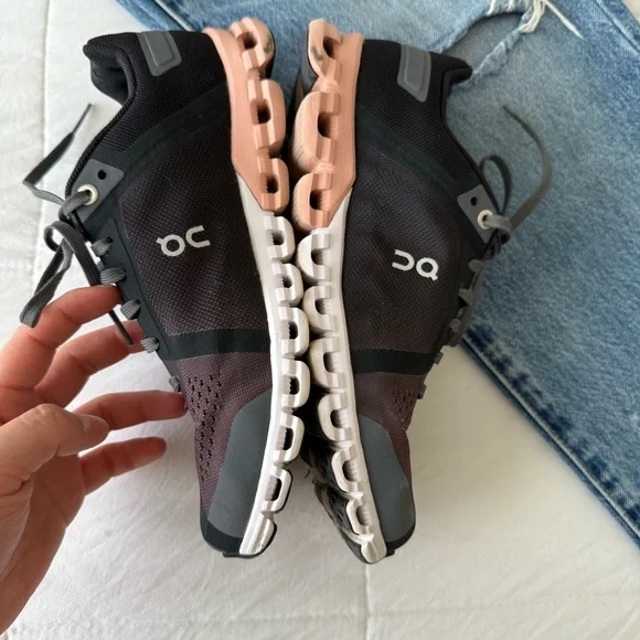 On Running Cloudflow Women Sneaker Size 6.5 - Picture 2 of 8